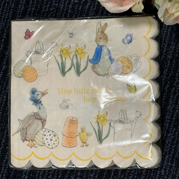 🌟 Peter Rabbit Beatrix Potter Yellow Napkins - Elegant Scallop Edges - Picture 1 of 4